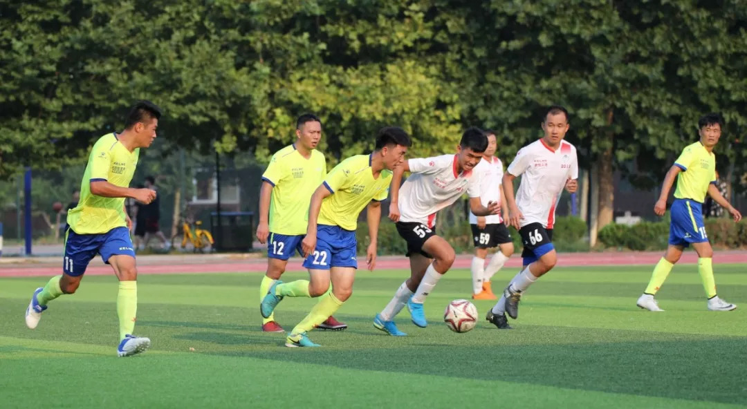 英雄联盟S15赛制-转折点！浙江稠州回应争议；德甲赛前攻防权衡；赛场秩序良好；更衣室氛围转暖的简单介绍