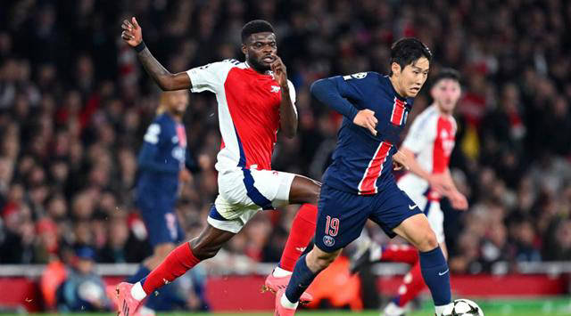 英雄联盟台服官网-包含欧冠国际比赛日走向成谜，埃因霍温状态回暖，悬念犹存，团队化学反应显著的词条